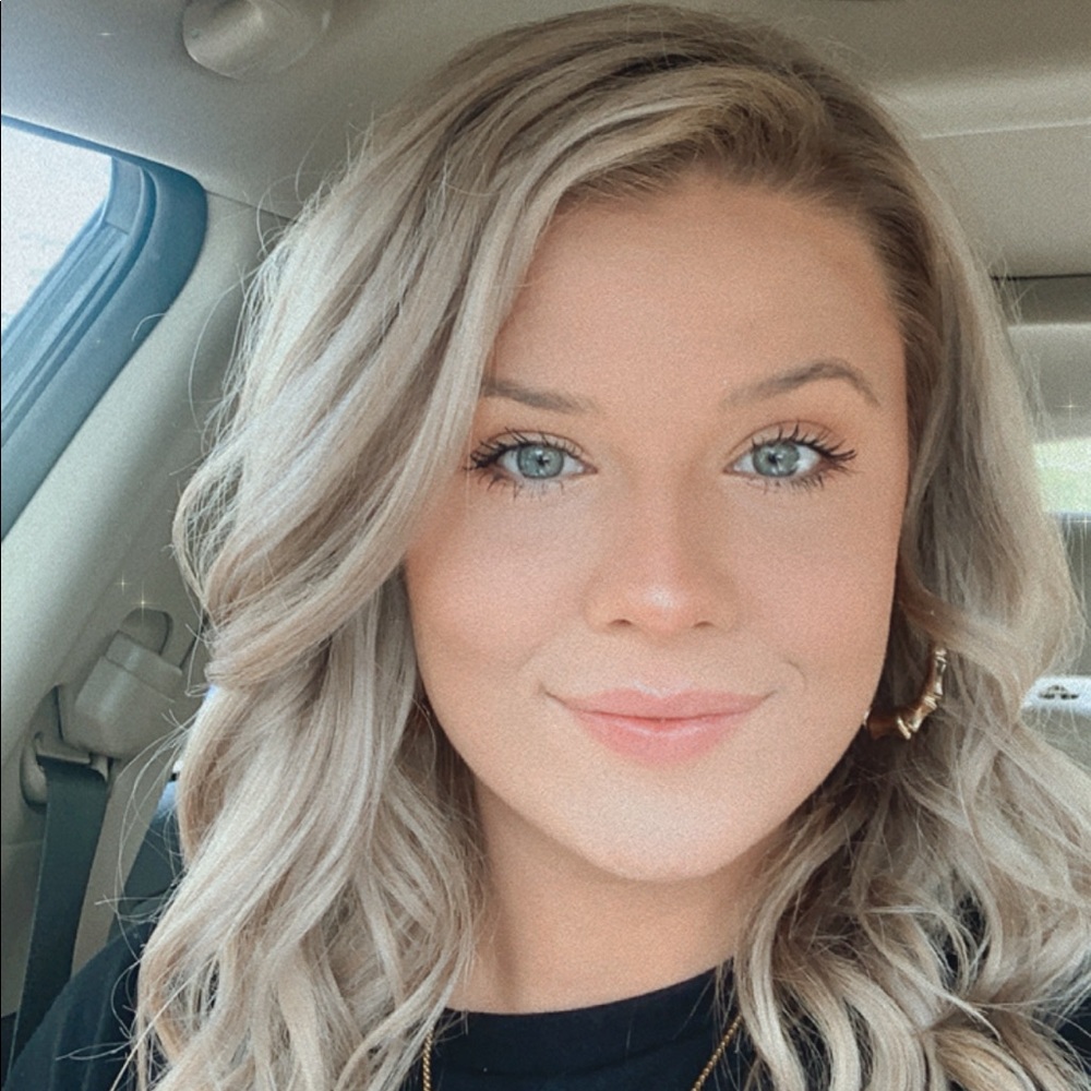 Meet your Posher, Emily